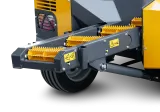 Built-in hydraulically adjustable feed-in table