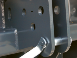 Multiple lower link mounting positions